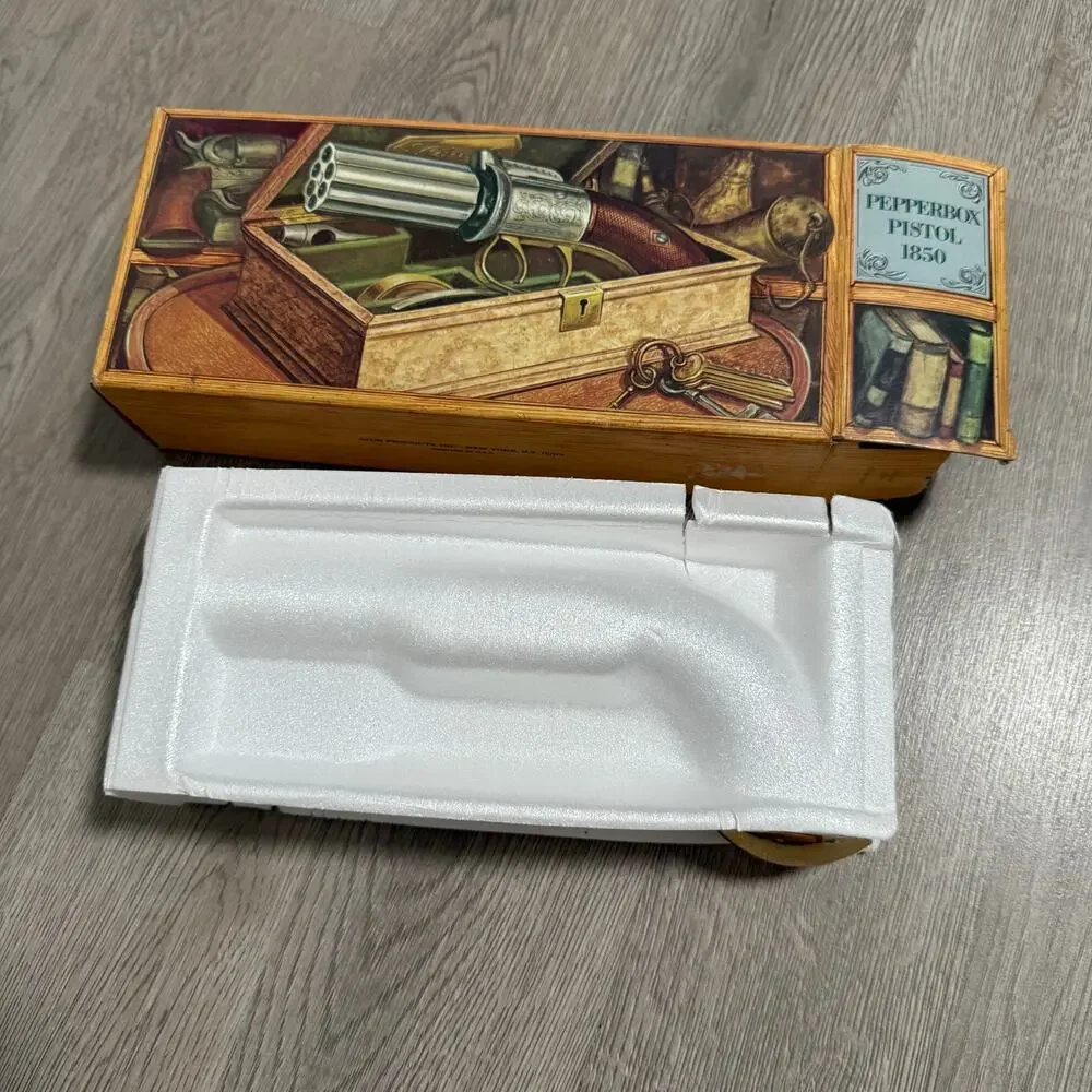 Vintage Avon Pepperbox Pistol 1850 Tai Winds Cologne Decanter in Original Box